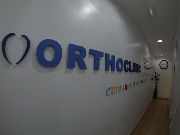 /fileuploads/A clinica/Instalações/_Orthoclinic Lisboa- Corredor.jpg